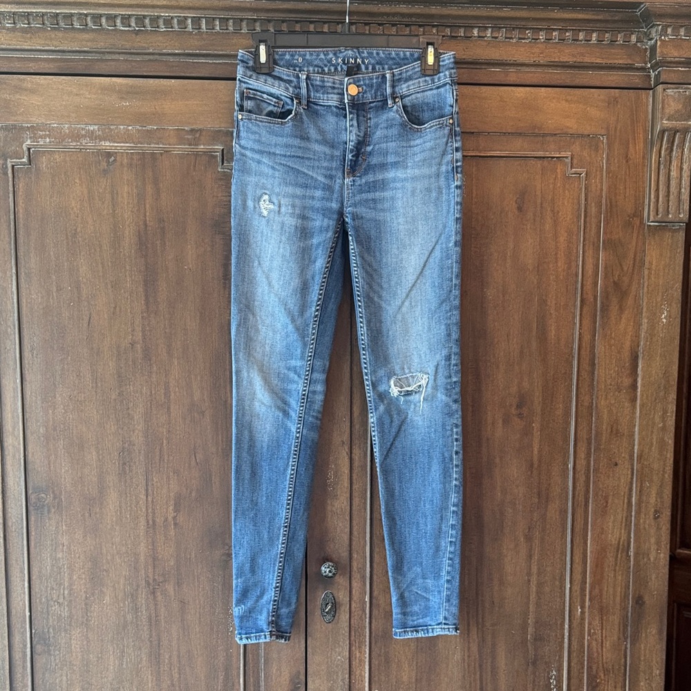 White House Black Market Classic Blue Distressed Women Jeans size 0 skinny